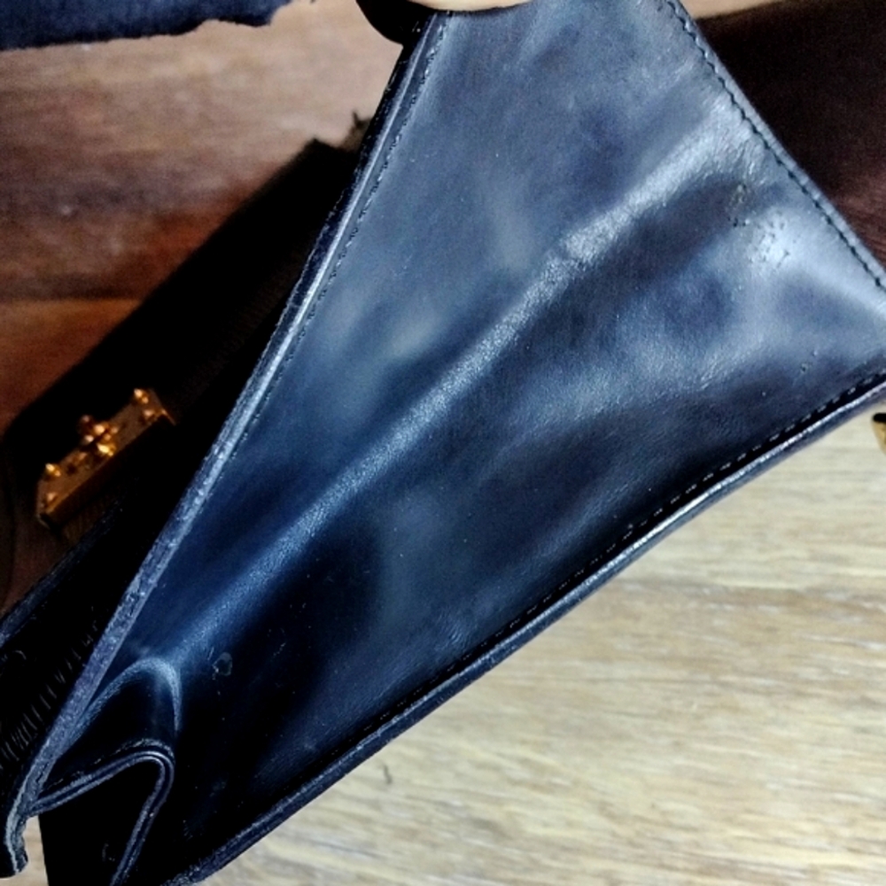 Louis Vuitton Vintage Black Epi Leather Crossbody Bag - Marc Jacobs Collection - Picture 8 of 17